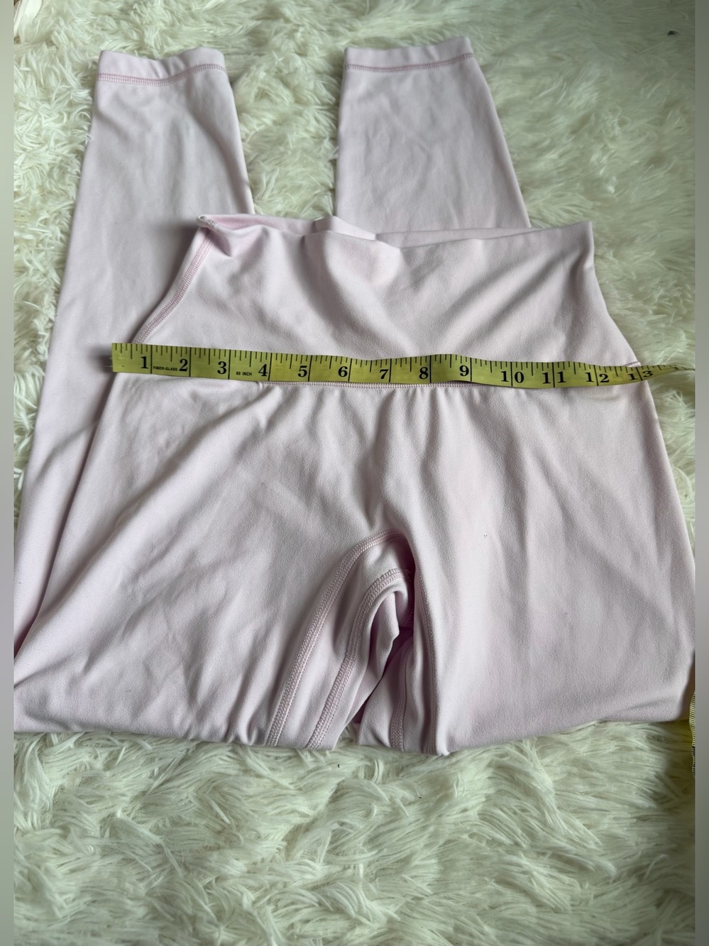 Aritzia Golden BUTTER Cheeky Hi-Rise Legging - Picture 4 of 7